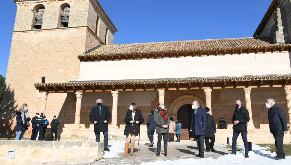 El consejero de Cultura y Turismo, Javier Ortega, presenta las actuaciones realizadas en el retablo de la iglesia de San Nicolás de Bari