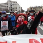 Familiares de usuarios de residencias y pensionistas se manifiestan en defensa de los mayores en las residencias, en la Plaza Moyúa, en Bilbao