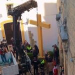 La cruz de Aguilar durante su retirada