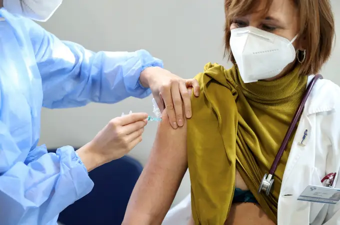 España puede dejar de usar hasta 10 millones de vacunas por falta de jeringuillas