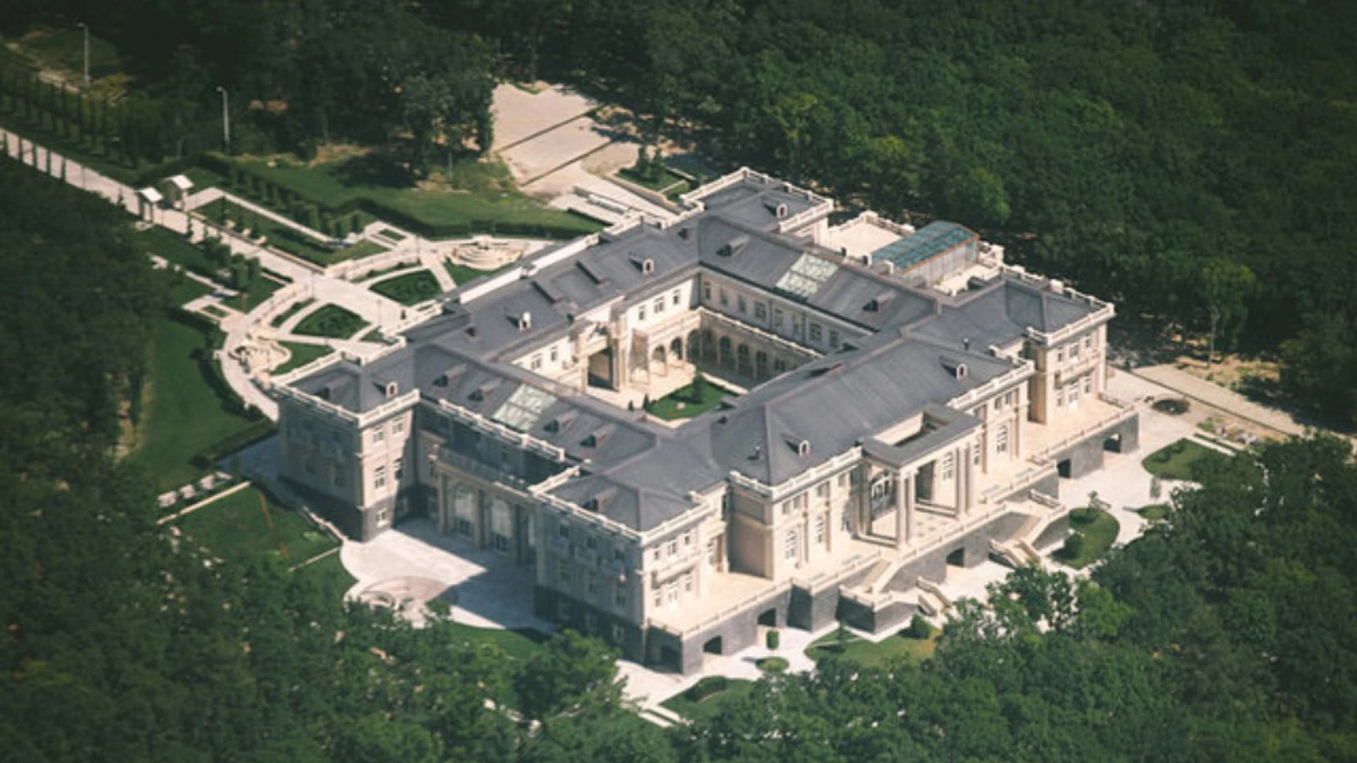 Imagen aérea del palacio hace seis años