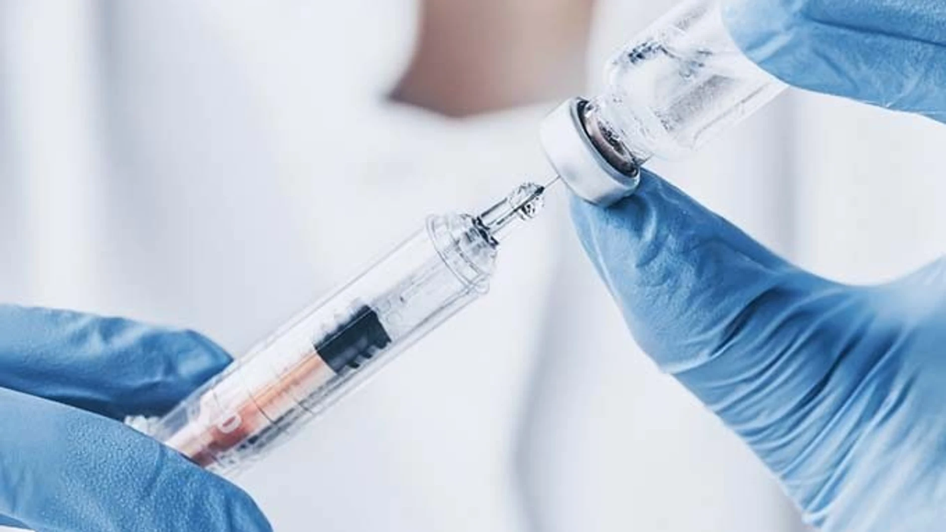 COMCAS exige la vacunación de médicos de la sanidad privada