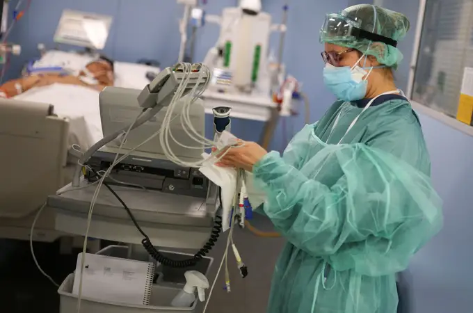 Salud avisa: “La presión en los hospitales será parecida a la primera ola, podemos llegar a los 1.300 pacientes en la UCI”