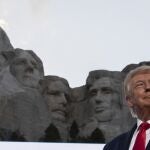 Fotografía de archivo del 3 de julio de 2020, del presidente Donald Trump en el Monumento Nacional Mount Rushmore, cerca de Keystone, Dakota del Sur