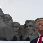 Fotografía de archivo del 3 de julio de 2020, del presidente Donald Trump en el Monumento Nacional Mount Rushmore, cerca de Keystone, Dakota del Sur