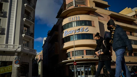 Fachada de la discoteca Teatro Barceló, donde se ha producido una polémica fiesta sin mascarillas ni distancia de seguridad entre jóvenes, en pleno pico de contagios de la pandemia de Covid 19