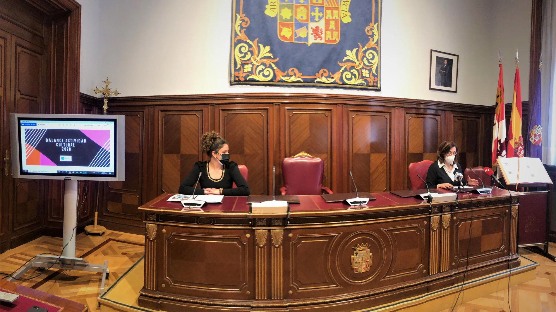 La presidenta de la Diputación de Palencia, Ángeles Armisén, y la diputada Carolina Valbuena hacen balance