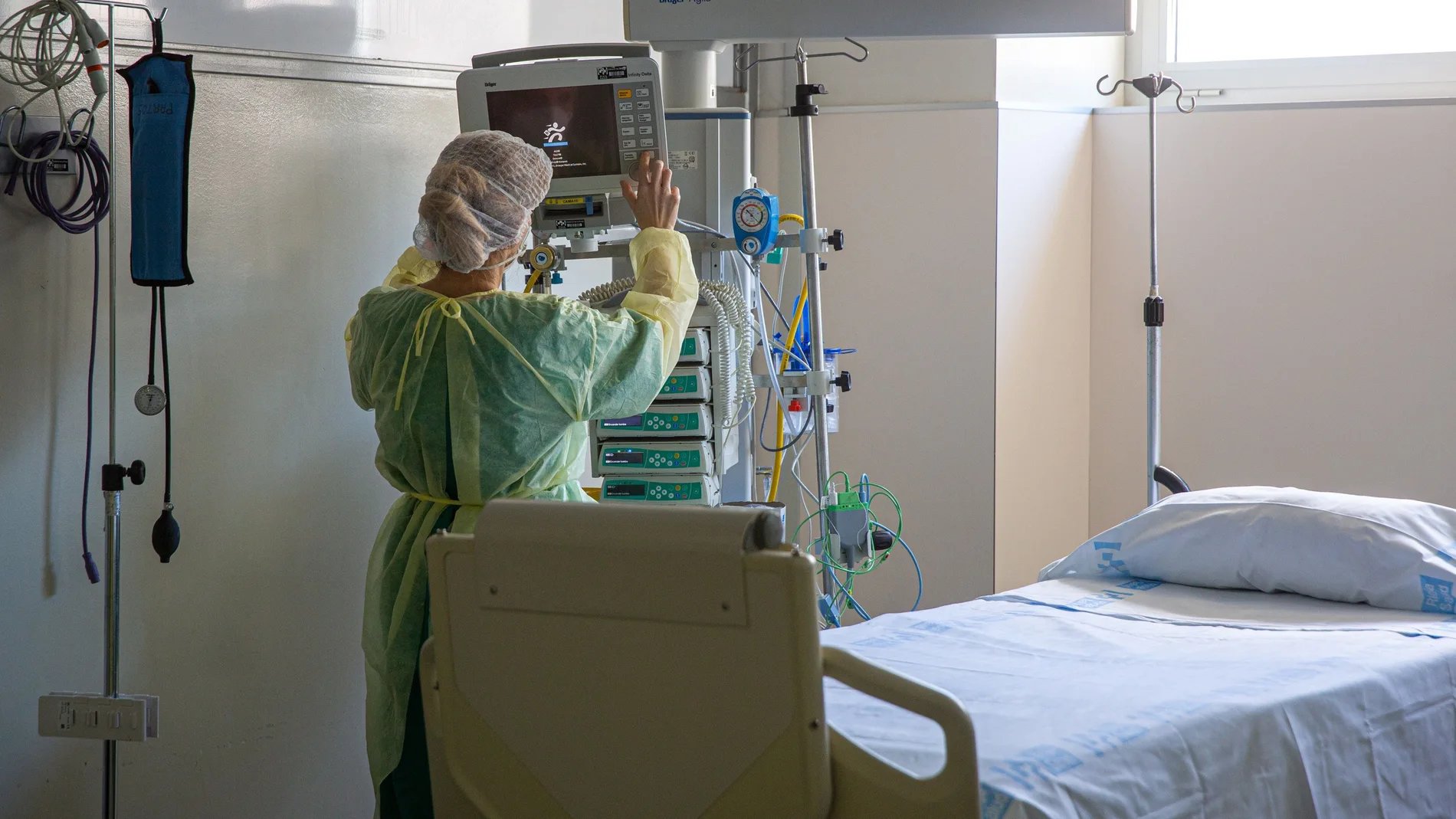 El Hospital San Pedro de Logroño ha ampliado sus camas UCI hasta 68 con el objetivo de atender la demanda de pacientes críticos de Covid-19