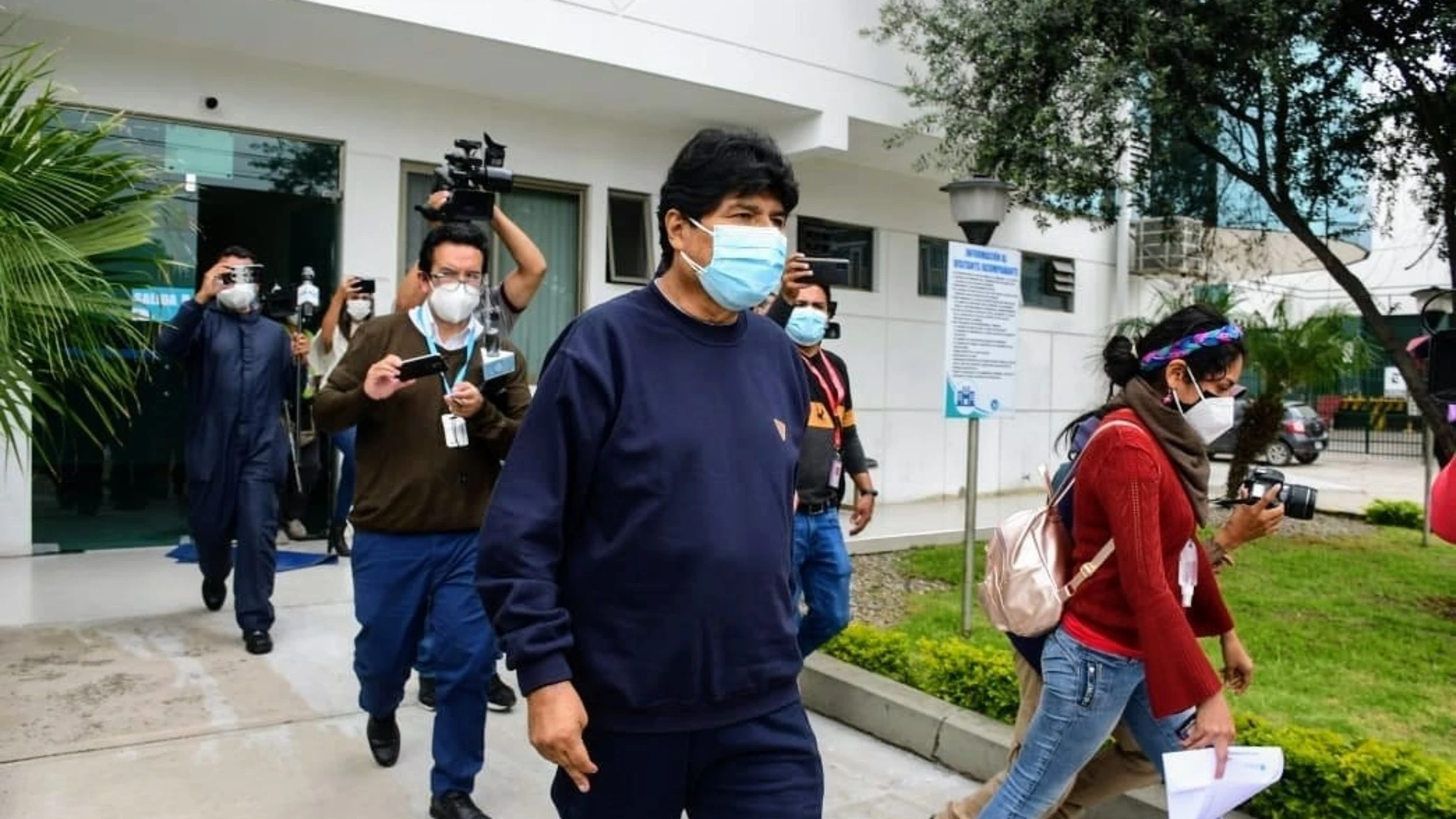 El expresidente boliviano Evo Morales tras recibir el alta después de doce días hospitalizado por coronavirus