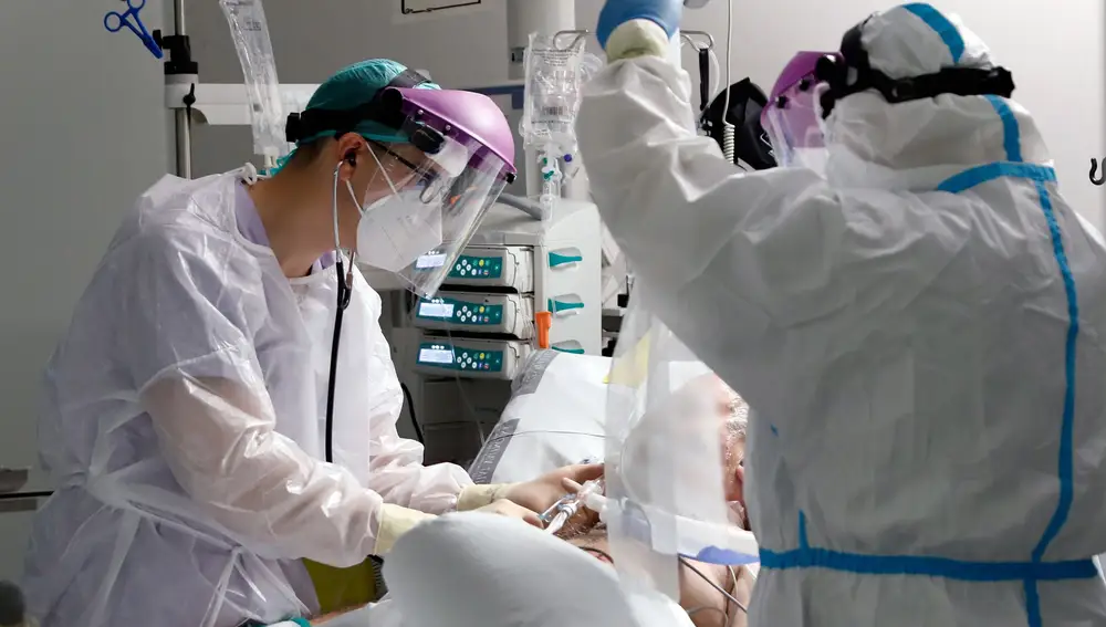 Los hospitales de la Comunidad Valenciana tienen casi el 60% de la camas de UCI ocupadas por pacientes de coronavirus