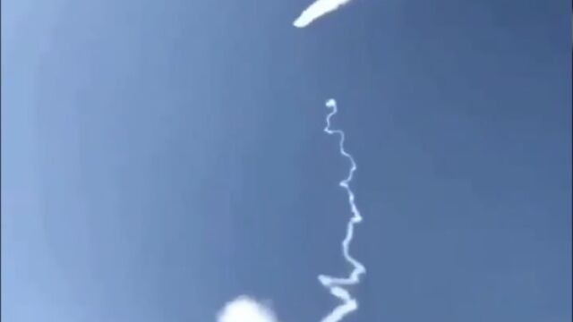 Imagen del vídeo sin verificar que circula en las redes sociales que asegura que muestra la explosión en el cielo sobre Riad