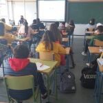 Alumnos asisten a clase en un colegio de Sevilla