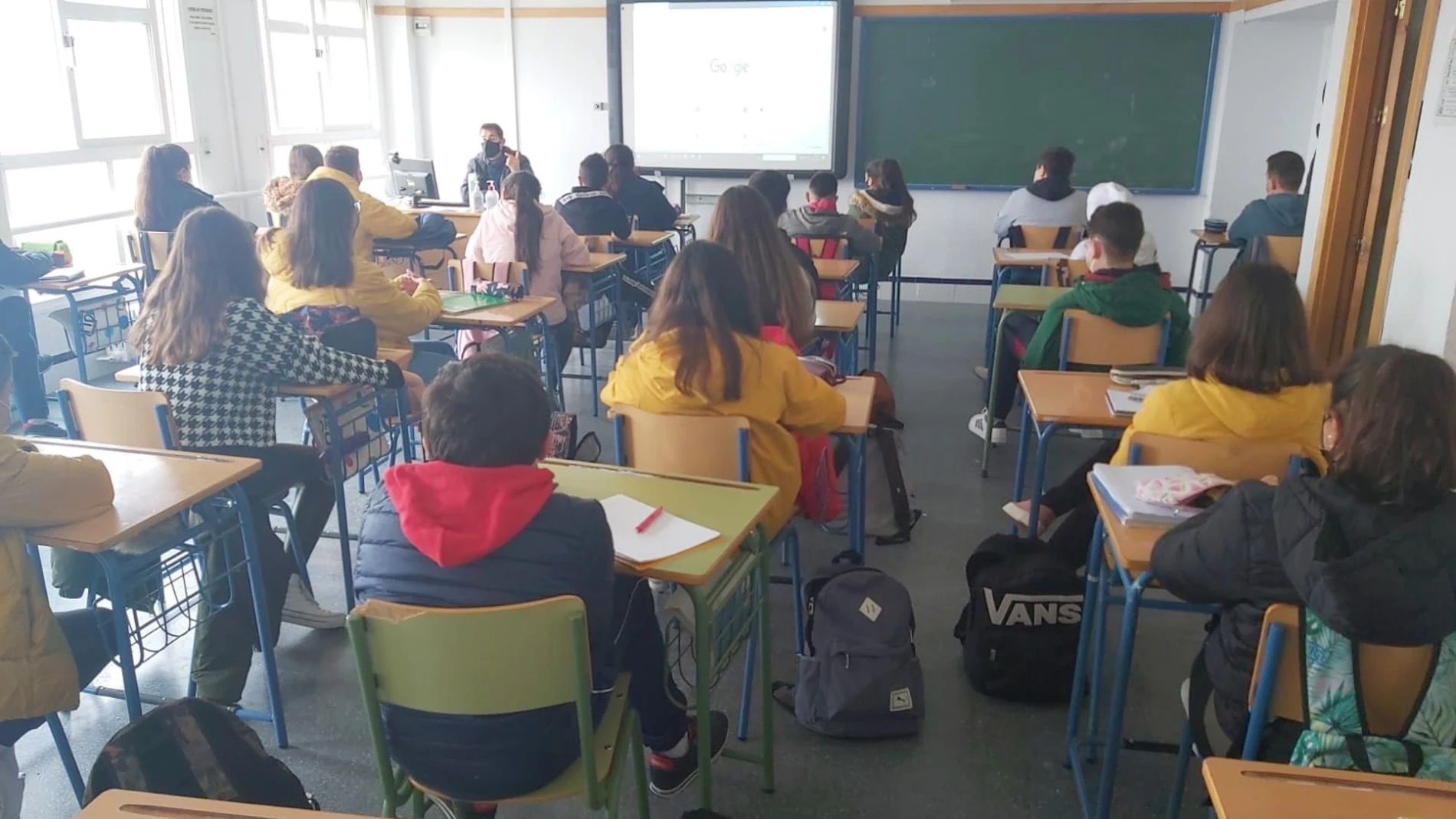 Alumnos asisten a clase en un colegio de Sevilla