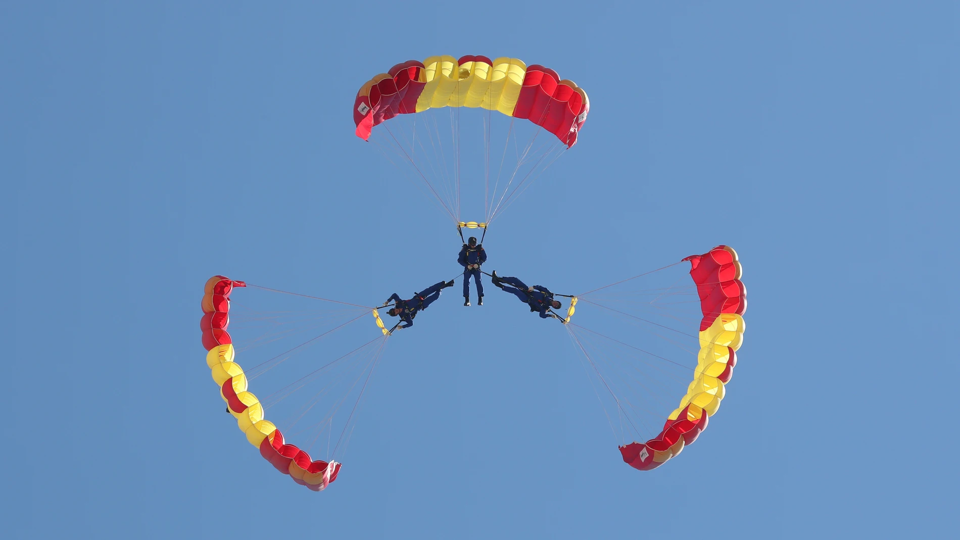 Patrulla Acrobática de Paracaidismo (PAPEA) del Ejército del Aire