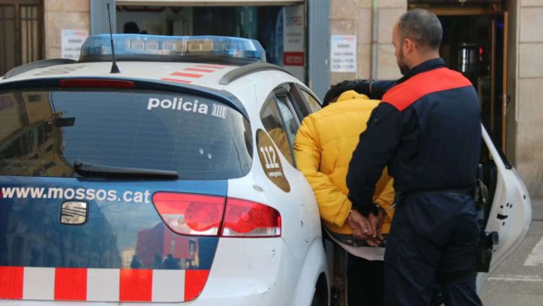 Un hombre quedó detenido por un atentado contra los agentes de la autoridad
