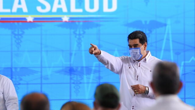 Caracas (Venezuela), 26/01/2021.- A handout photo made available by the Miraflores press shows Venezuelan President Nicolas Maduro in a government act in Caracas, Venezuela, 26 January 2021. The president of Venezuela, Nicolas Maduro, rectified his statement, when he asserted that the drug Carvativir 'neutralizes 100 percent' the COVID-19 disease, and now said that the product developed in the Caribbean country is 'complementary' in the fight against the SARS-COV-2 virus. EFE/EPA/Miraflores press / HANDOUT MANDATORY CREDIT HANDOUT EDITORIAL USE ONLY/NO SALES