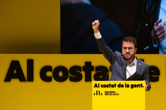 El candidato a la presidencia de la Generalidad de Cataluña, Pere Aragonés interviene en el inicio de la campaña electoral para los comicios del 14 de febrero, en el Teatro Monumental de Mataró