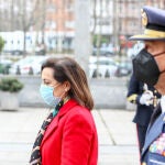 La ministra de Defensa, Margarita Robles, junto al general Villarroya durante la toma de posesión del nuevo JEMAD