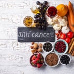 Aumentar la ingesta de frutas, verduras y fibra reduce el riesgo de tumores