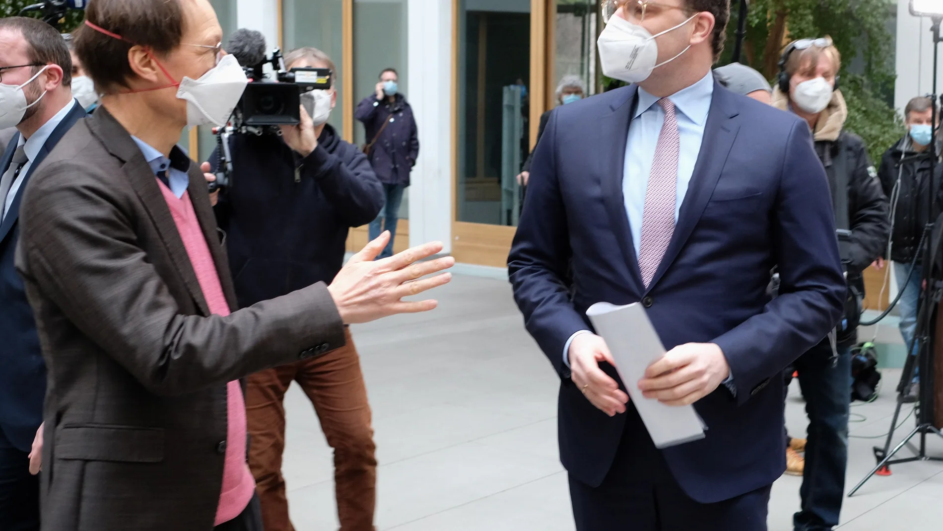 El ministro de Sanidad alemán, Jens Spahn, antes de una comparecencia pública