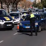 La Policía Municipal de Valencia controla el tráfico en uno de los accesos a la ciudad por el cierre perimetral