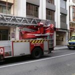 Los bomberos de Palencia intervienen en la apertura de una vivienda en la calle don Sancho de la capital donde se encontrada una mujer de 80 años fallecida, al parecer por causas naturales