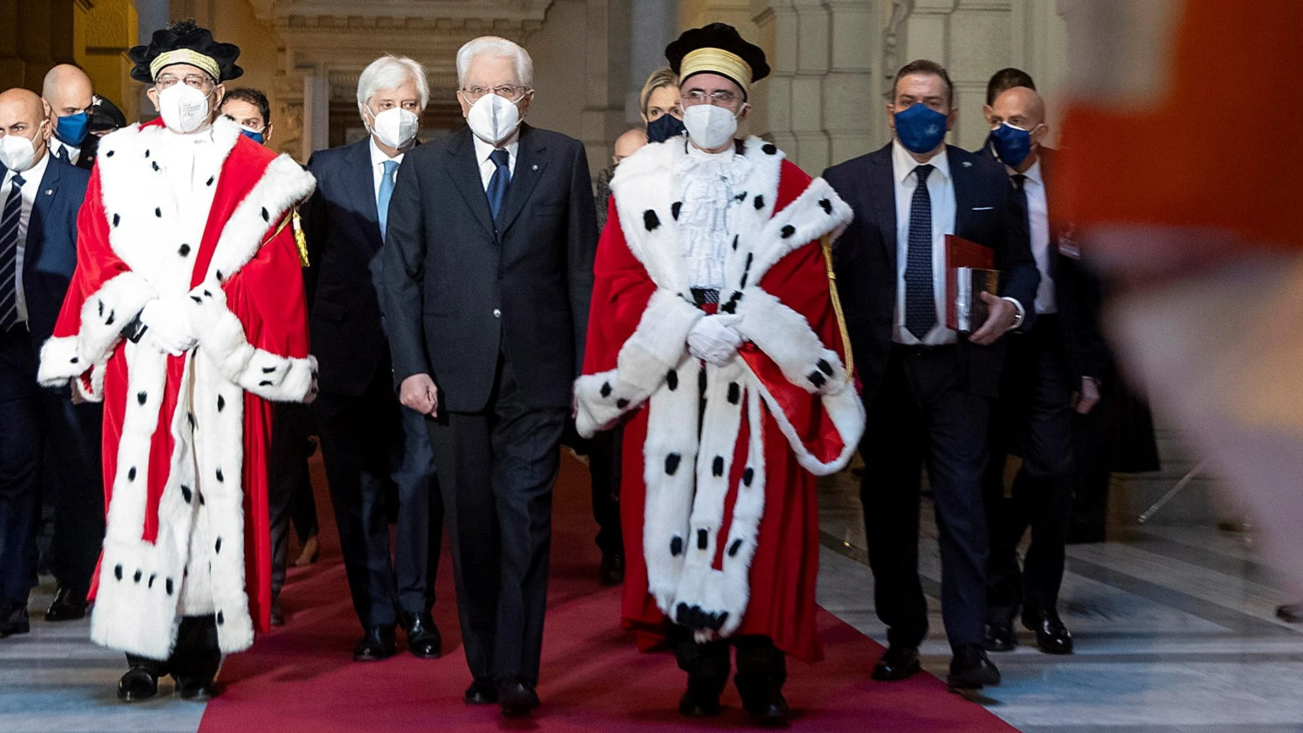 El presidente italiano Sergio Mattarella llega para asistir a una Asamblea General de la Corte Suprema de Casación en Roma