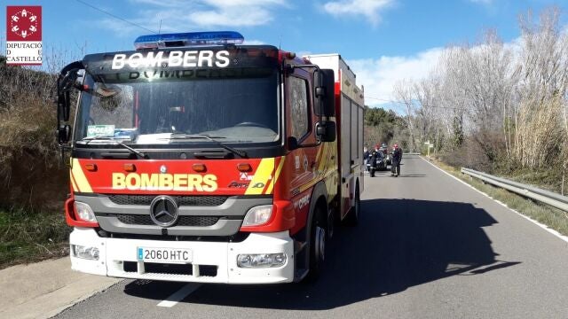 Los bomberos han tenido que excarcelar al conductor de la furgoneta