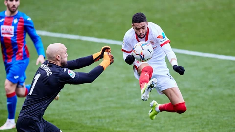 Youssef En-Nesyri con el Sevilla.