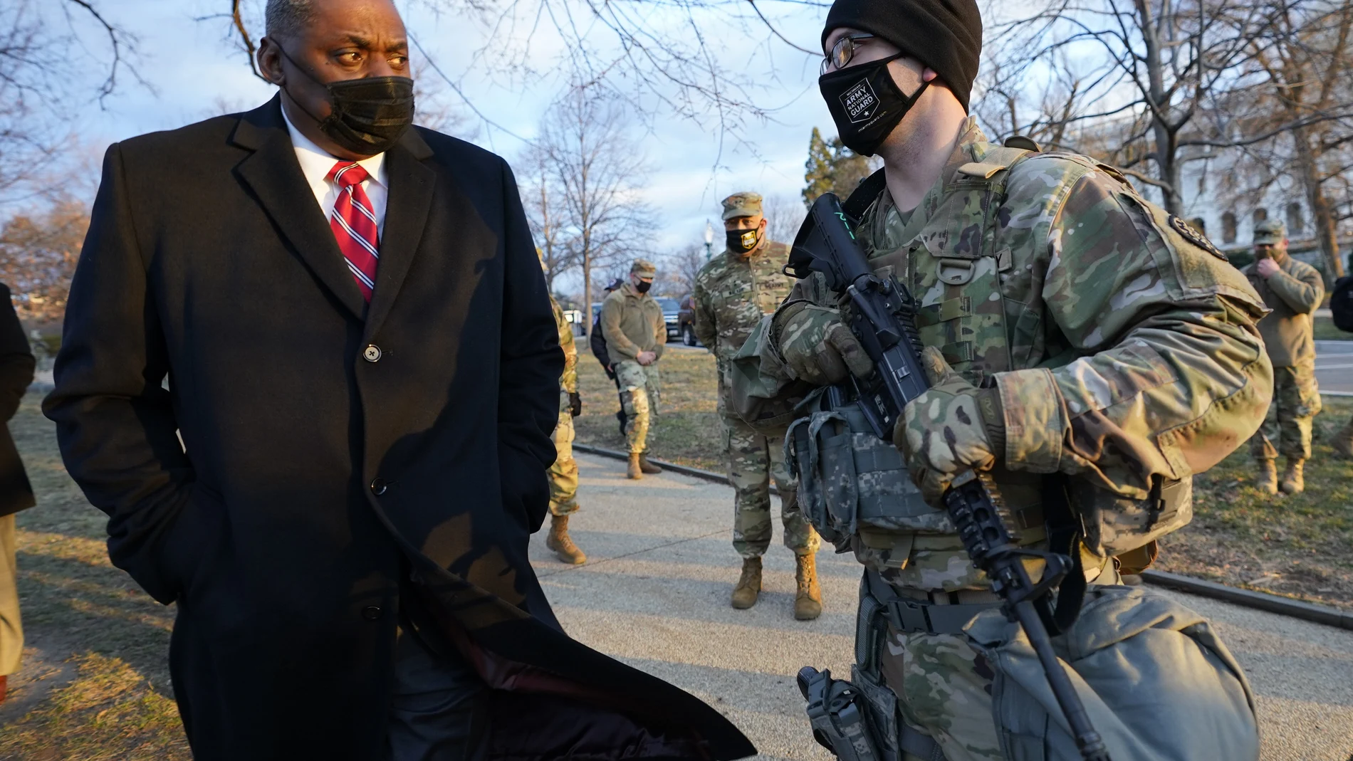 El secretario de Defensa Lloyd Austin visita a las tropas de la Guardia Nacional desplegadas en el Capitolio de los Estados Unidos y su perímetro, el viernes 29 de enero