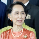 FILED - 20 November 2017, Myanmar, Naypyidaw: State Counsellor of Myanmar Aung San Suu Kyi attends the 13th Asia-Europe Meeting. Myanmar's detained leader Aung San Suu Kyi, who was arrested during a coup on Monday, has released a statement urging the country's people to oppose the military's power grab, her party has said. Photo: Kay Nietfeld/dpa (Foto de ARCHIVO)20/11/2017 ONLY FOR USE IN SPAIN