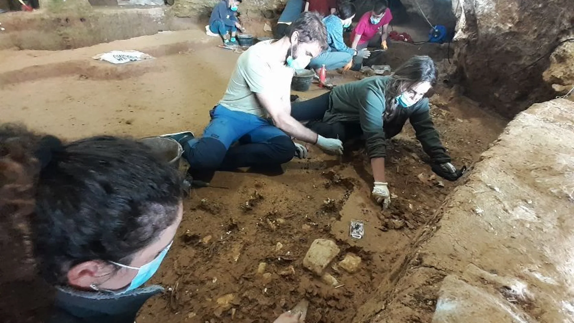 El equipo multidisciplinar que investiga la cueva de Prado Vargas, situada en Cornejo, Merindad de Sotoscueva (Burgos), acaba de publicar un completo estudio en la revista ‘Quaternary Science Reviews’