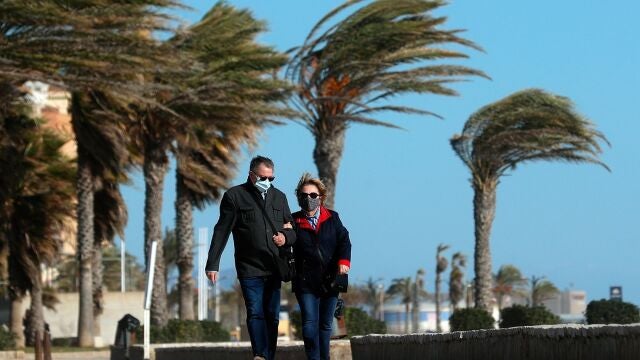 El PP pide que se repartan las mascarillas almacenadas entre las personas mayores