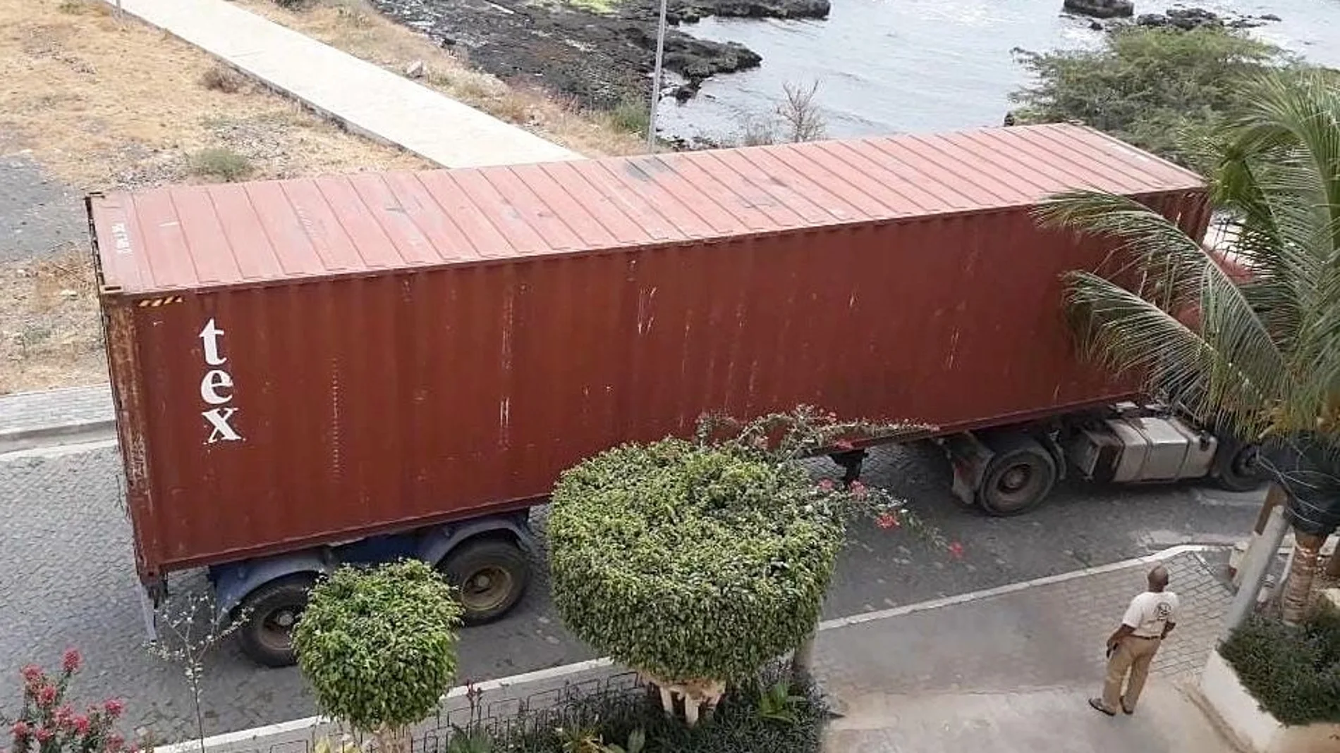Camión en el que llegó el material a Cabo Verde