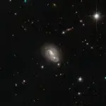 Imagen del Hubble donde se muestra la galaxia IRAS 06076-2139, formada por dos galaxias que se canibalizan