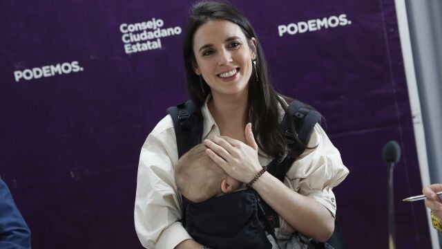 Irene Montero junto a su hija Aitana Iglesias