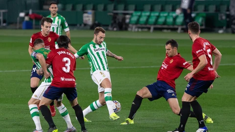 Loren Morón con el Betis frente a Osasuna.