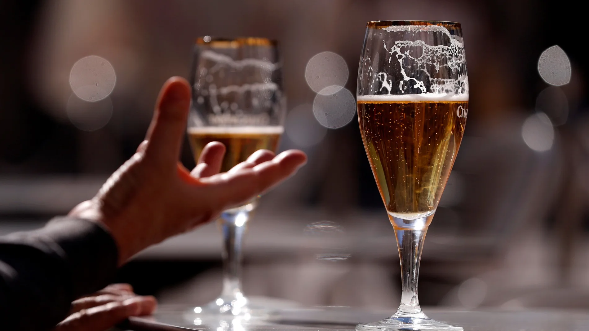 La cerveza y el vino no entran dentro de las bebidas alcohólicas cuya prohibición empieza hoy
