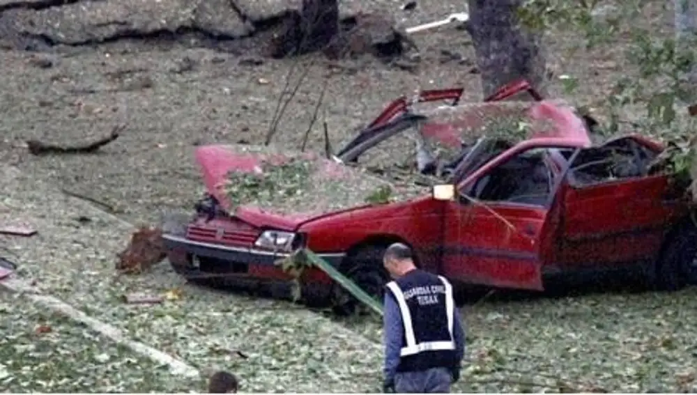 Iglesias ante un atentado con coche bomba en Santoña en 2008