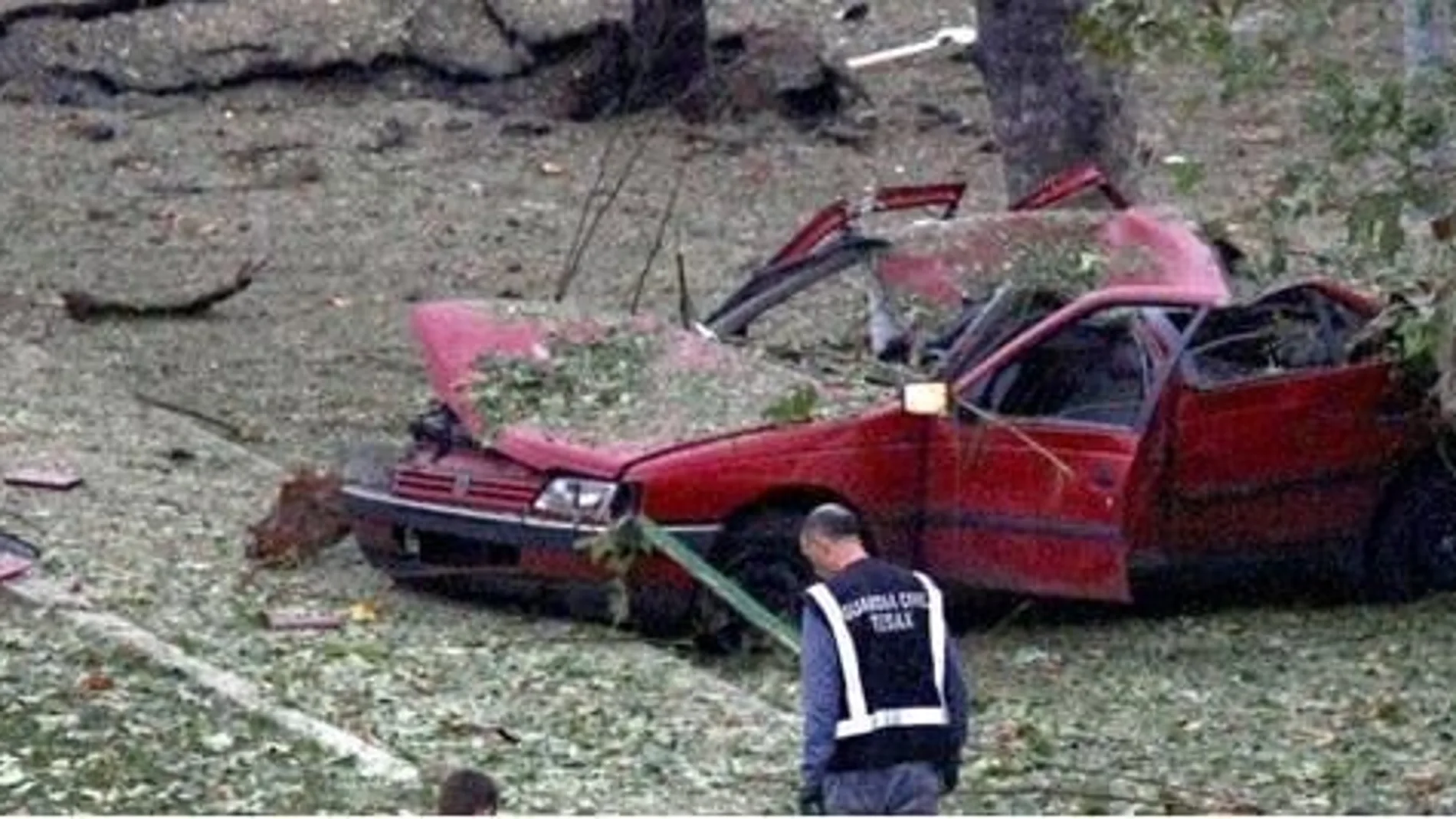 Iglesias ante un atentado con coche bomba en Santoña en 2008