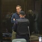 El líder opositor ruso Alexéi Navalni, durante el juicio