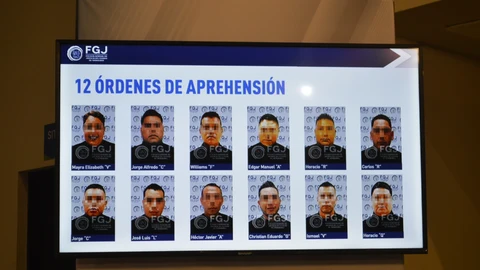 Fotografía mostrada por la Fiscalía del Estado de Tamaulipas de 12 presuntos implicados en el homicidio de 19 personas la semana pasada semana