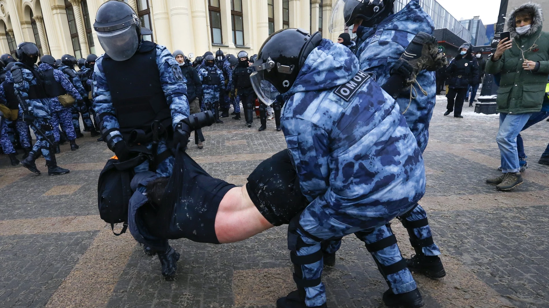 Tan solo el domingo fueron detenidas más de 5.000 personas durante las protestas en apoyo de Alexei Navalni
