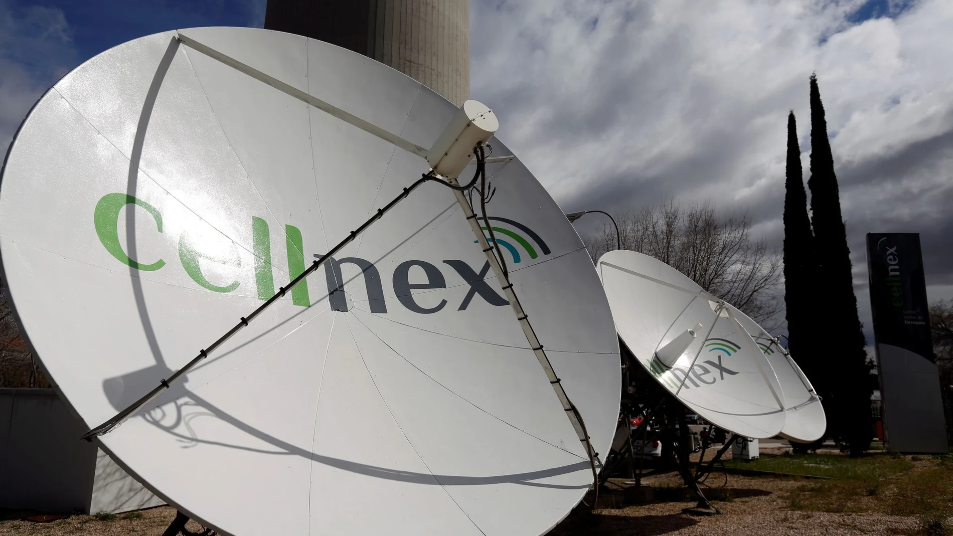 Antenas de telecomunicaciones de Cellnex al lado de Torrespaña, conocida popularmente como «El Pirulí», en Madrid