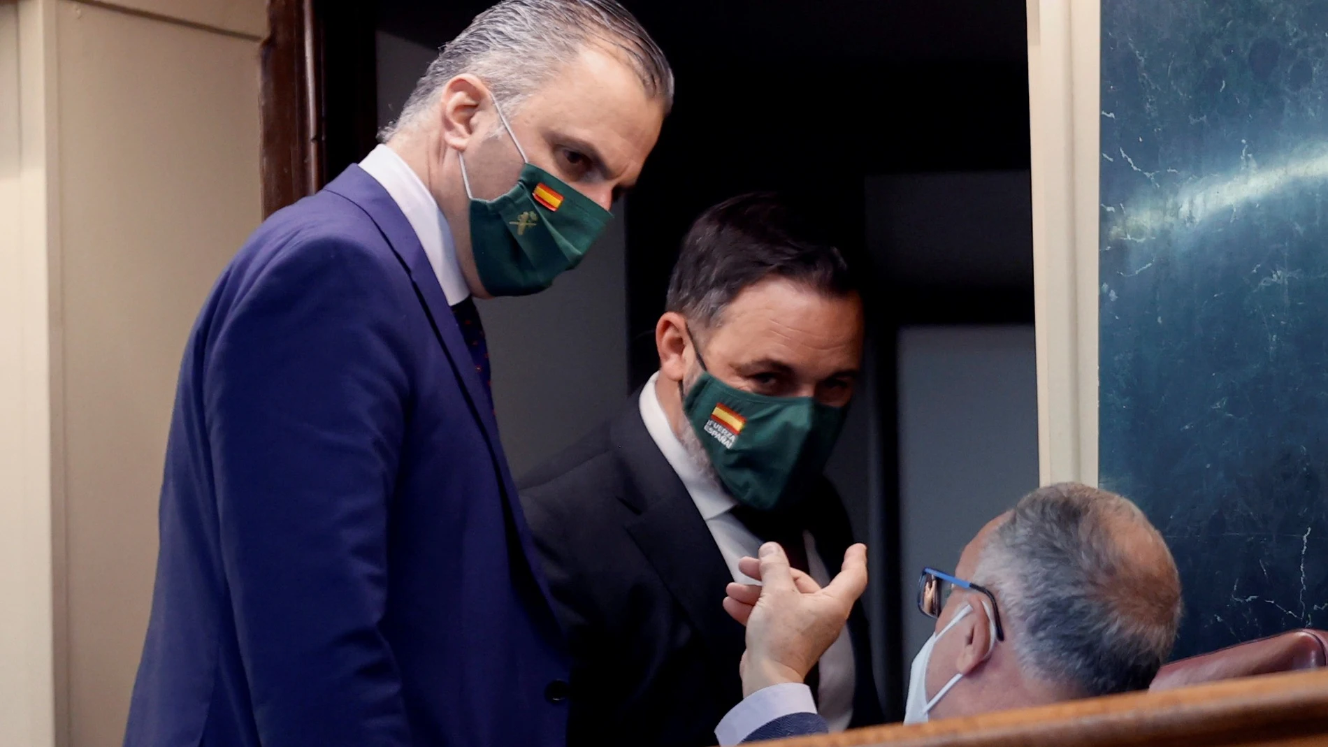 El líder de Vox, Santiago Abascal y el secretario general de la formación, Javier Ortega Smith hoy en el Congreso.