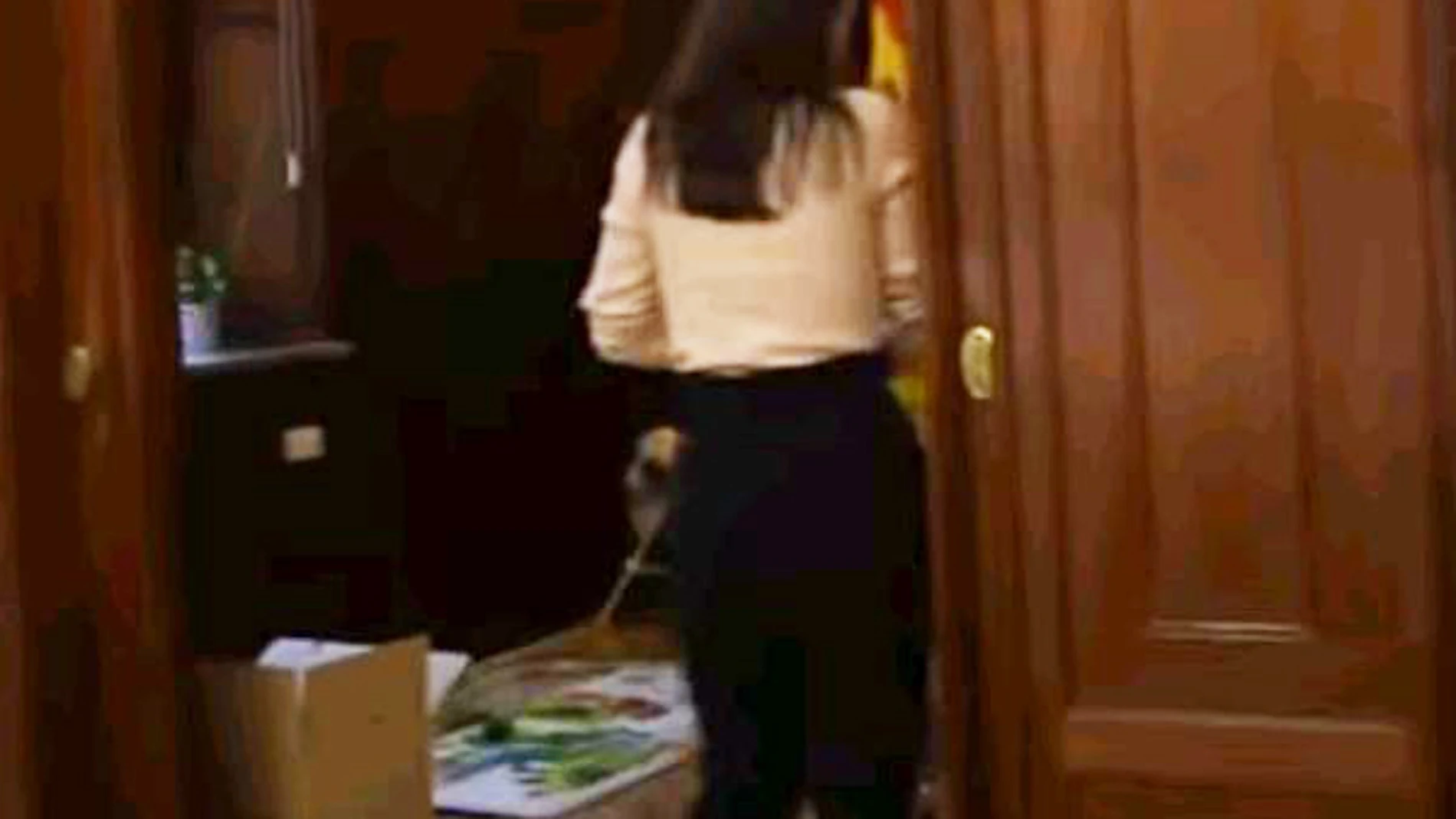 Una captura de un video en el Ministerio de Igualdad donde se puede ver una sala con una mantita de juegos en el suelo