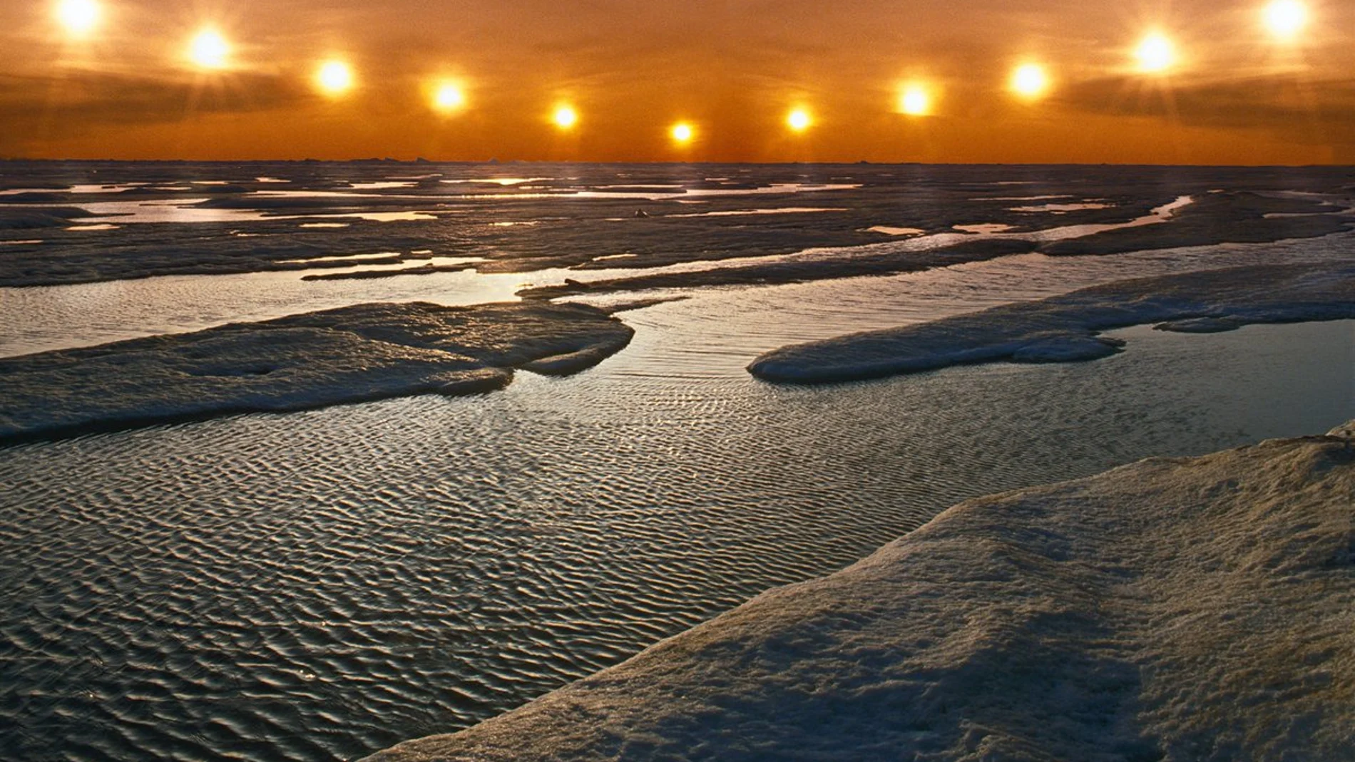 Así se ve el recorrido del sol de medianoche en el norte del planeta.