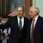 El Alto Representante Josep Borrell, con el ministro de Exteriores ruso, Sergei Lavrov