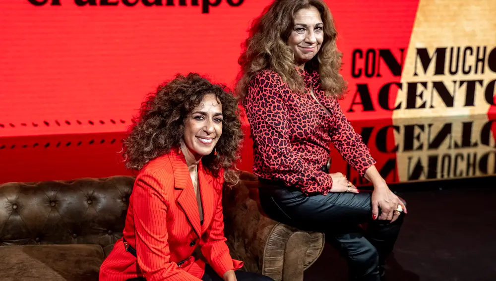 Lolita y Rosario Flores durante la presentación del anuncio de Cruzcampo: Con mucho acento