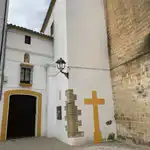 La cruz colocada por los vecinos